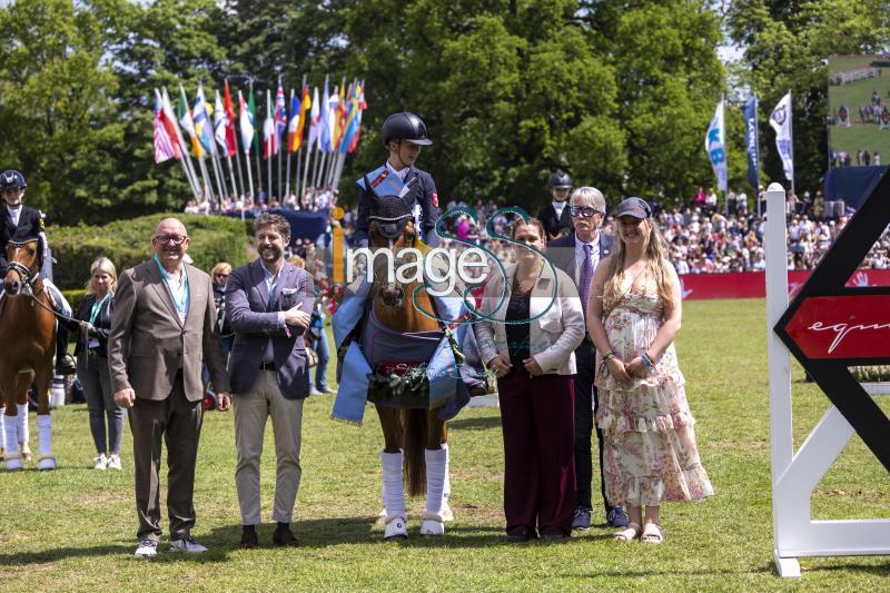 dressage PrizeGiving_Hamburg_20240512_SS350479.jpg